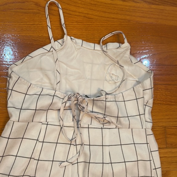 Forever21 White & Black Grid Patterned Strap Tie Back Culotte Jumpsuit One Piece - Picture 5 of 9